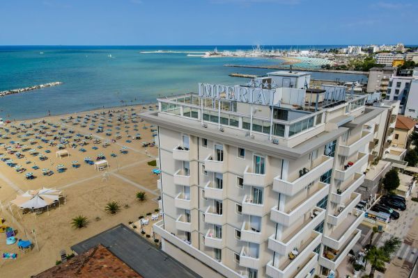 foto aerea da drone per hotel
